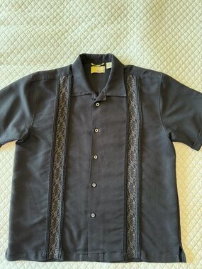 Cubavera Black Short Sleeve Embroidered Guayabera-Style Button Down Shirt